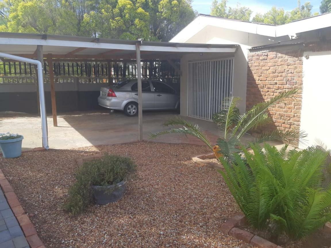 Rest4Sure Apartment Ashton Exterior foto